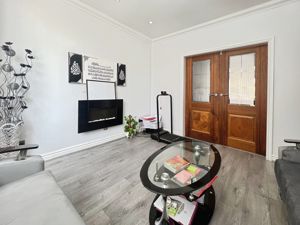 Lounge- click for photo gallery